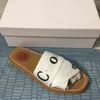 Slippers Flat 2022 Summer Fashion Werke Beach One Line Line Cross Discual Sandals