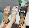 Mode eenvoudige dames sandalen slippers met parel decoratie platte holle lichtgewicht casual strand luie slippers maat 35-42