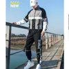 Zestawy biegowe 2022 Męskie streetwearu streetwear 2 szt. Kurtka i spodnie sportowe bluzy bluzy Spiut moda Man Clothing Zestaw odzieży