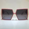 MONTAIGNE SU 086 Sunglasses For Women and Men Summer style Anti-Ultraviolet Retro Plate Square Full frame black gold Gradient grey lens fashion Eyeglasses Random Box