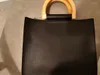 Kvällspåsar mode ins design trähandtag bärbar pendling väska ol enkel personlighet tote brun svart handväska med inre bagevening