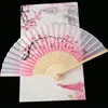 Ventagli di seta stile cinese di colore misto Matrimoni Fiore stampato Farfalla Manico in legno Puntelli da ballo di nozze con nappe C0826