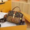 Classic Old Flower Exquisite Messenger Versatile Autumn and Winter Leisure Fashion Texture 54% RABATT Online Shop241U