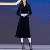 Przypadkowi sukienki 2022 Jesień Moda Design Office Lady Dress Kobiety Royal Blue Velvet Z Długim Rękawem Slim Elegancki Vintage Midi