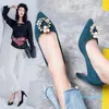 패션 드레스 신발 2022 유럽 및 미국 스타일 뾰족한 진주 꽃 두꺼운 발 뒤꿈치 높은 굽 광장 발가락 패션 하이힐