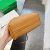 2022 designer saco mulher verão bolsa de couro macio moda mini sacos ombro senhoras bolsa feminina luxo embreagem nuvem saco