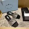 2023 projektant luksusowe kapcie dla kobiet letnie kryształowe brokatowe sandały na obcasie klapki japonki damskie slajdy sandały na wysokim obcasie mieszkania buty ślubne Diamond Shinny