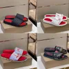 2022 Tasarımcı Kırmızı Dipler Çivili Terlik Saplamalar Perçin Süet Sandalet Erkek Baskılı Slaytlar Düz Ayakkabılar Yaz Kırmızı Kalın Sole Açık 1926