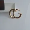 Gold G Letters Pins Pins Broches para mujeres Men Aloy Fashion Fashion Crystal Pearl Broche Pin Joyería para fiesta