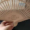 Arts Ambachten Geschenken Parasols Gepersonaliseerde Sandalwood Vouwen Handventilator met Organza Bag Bruiloft Gunsten Fan Party Giveaway