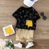 Söt baby pojke kläder sommaruppsättning tecknad dinosaurie tryck kort ärmskjorta + byxor för 1 2 3 4 år barn småbarn outfit 220507