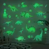 어두운 스티커에 빛나는 공룡 빛 침실 아이 방 장식 형광 만화 데칼 홈 장식 빛나는 스티커 220523