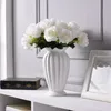 Moderne Minimaliste Europe Style En Céramique Fleur Vase Ornements Creative Table Fleur Blanc Vase Maison Décoration De Noël R706 210409