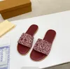 Sandalias planas de diseñador Lock It Mules, zapatillas de verano de cuero para mujer, sandalias de lujo para exteriores, zapatos de playa