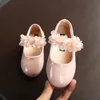 Baby Girl Skórzane buty Dzieci Kwiat księżniczki Doznuj z perłami Sweet Miękki elegancki na przyjęcie weselne 22 31 220525