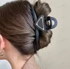 Fermaglio per capelli a triangolo di design da donna di lusso per le donne Ragazze Lettera di marca Designer Artiglio per capelli Moda Artiglio per capelli Moda Forcina per capelli