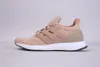 2023 met doos nieuwe mannen dames hardloopschoenen u 20 4.0 Triple zwarte zonne -geel goud rood witte walker gefokt sporttrainers sneakers mode casual joggingschoen