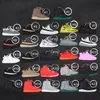 Multi-Styles مصمم الأزياء Mini Sneaker Keychain Brand Sport Shoe Key Chain Men Women Kids Key Ring هدية إبداعية