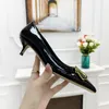 Scarpe eleganti firmate di lusso Donna 2022 Nuovi tacchi alti Moda Comode scarpe singole con fibbia a V Sandali da donna Stiletto 7cm e 4cm Taglie 35-42