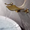 Robinets d'évier de salle de bain Finition en or de haute qualité Waterfall Spout Fauce de baignoire