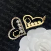 Lindo corazón oreja Stud brillante diamante pendiente diseñador perla Stud mujeres clásico letra pendientes para fiesta de cumpleaños