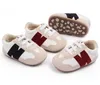 Retail Nya Pu Leather Baby Shoes First Walkers Crib Girls Boys Sneakers Bear Coming Spädbarn Mockasins Skor 0-18 månader