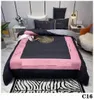 مجموعة الفراش الحديثة 4 أجزاء غطاء لحاف السرير ورقة سادات اللوازم الفاخرة الفاخرة