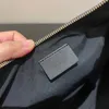 bolsos de diseño Bolsa de hombro con forma de media luna Monedero Monedero Bolsos de axila para mujer Bolso con letras Bolsa de media luna Bolsos de cuero genuino para mujer Letras de metal