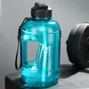UZSPACE 2.3L 2000mlの水ボトルストロー透明な大容量プラスチック製飲料ジムツールジャグトリタンBPA無料スポーツカップ220307