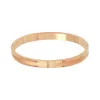 2022 Kvinnors rostfritt stålarmband American Fashion Buckle Bangles Crystal Luxury African Dubai Charming Gold Par Rose Gold Costume Accessories Cuffs Custom