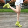 الصلبة في الهواء الطلق للماء السيدات أحذية المطر سميكة وحيد تصميم النساء rainboots خفيفة الوزن إيفا الانزلاق على الفتيات منصة الكاحل الأحذية