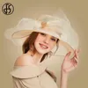 chapeaux d'église blanche pour femmes