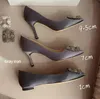 2022 haute qualité Designer Party Chaussures De Mariage Mariée Femmes Dames Sandales Mode Sexy Robe Chaussures Bout Pointu Talons Hauts En Cuir Paillettes