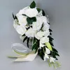 Fiori nuziali Bouquet da sposa Rosa di seta Mano che tiene Decorazione floreale Rifornimento del partito di festa Bouquet di rose europee a cascataMatrimonio