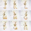 سحر جرس اللون الذهبي Alphabet Keychain English Lettering Keyring Glitter Resin Leaf Leaf Cark Cark Handbag Pendant keykain