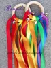 Party Decoration EST 10PCS/Lot Rainbow Color Stain Ribbon Houten Ring met Sliver Bell voor hand Kite Toy Me Birthyday gunsten