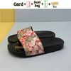 Stripe Slides Mode Män Kvinnor Tofflor Web Gummi Matelass Slide Svart Rosa Beige Ebenholts Canvas Jordgubbstryck Herr Sneakers Strandtofflor