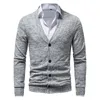 Maglioni da uomo Abbigliamento da uomo Cardigan Tasca filettata Moda casual Cappotto maglione con scollo a V in maglia sottile di alta qualitàUomo