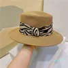 Stora Brim Kvinnor Sun Mössor Leopard Tryck Band Designers Hat Portable Portable Grass Braid UV Caps