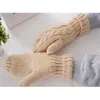 5つの指の手袋の女性のファッションニットのねじれ花ミトン冬の女性のウールとカシミヤのベルベットの肥厚暖かいフルフィンガーガント