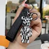 2022 Acryl Streifen Stand Pose Bär Schlüsselanhänger kreative Autotasche Paar Bär Schlüsselanhänger kleiner Anhänger Großhandel