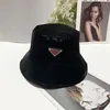 New Fashion Bucket Hat Unisex Basin Hats For Men Women Flat Top Shade Travel Seaside Berretto da baseball Designer Caps