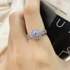 Högkvalitativ designerring 925 Sterling Silver Diamond Ring för kvinna Vit 5A Kubik Zirconia Bröllop Ringar Runda Klipp Lyxig Förlovnings Smycken Storlek 5-10 med låda
