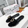 Италия Дизайнерская тапочка роскошная женщина -сандаловая бренда Slide Slippers Плоские дно палочки для шлифования Дизайн расчеты пена резиновые сандалии от обуви S93 03