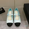 2022 Designer Sandals Women Shoes Vintage Mary Jane Single Ballerinas Retro Fragrance 1980-talet First Layer Sheepskin Splicing Storlek 35-40