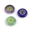 Colares pendentes de cura natural Cryartz Stone Rune esculpida redondo garçante de garganta reiki 7 Chakra Colar No Holeone set39Pendan3482972