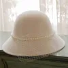 Skąpe brzeg kapelusze fs białe koraliki siatkowe kapelusz fedoras fedoras dla kobiet w stylu brytyjski bankiet ślub dama cape czapka
