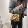 Lyx Kvinnors Handväskor Mode Leopard Koppling Skulder Väskor För Kvinnor Elegant Små Tote Designer PU Läder Crossbody Bag