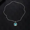 Collier pendentif unisexe en acier inoxydable carré saphir zircon cubique style hiphop avec chaîne de 60 cm pour femme homme