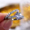 Women Wedding Set Jewelry 2PCS Silver Color Ring مع إكسسوارات أزياء زواج الزفاف الحجرية المبهرة